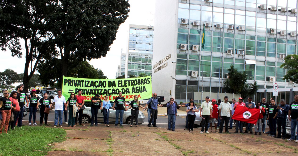 Trabalhadores intensificam luta contra privatização da Eletrobras