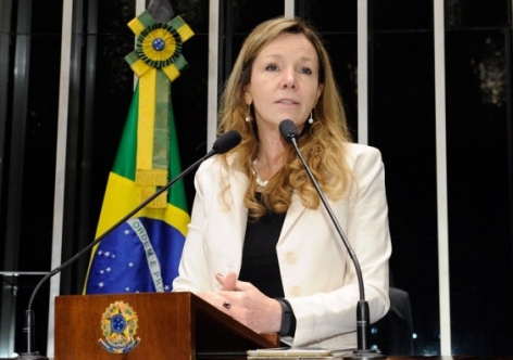 Vanessa Grazziotin destaca avanços da luta contra a aids no Brasil