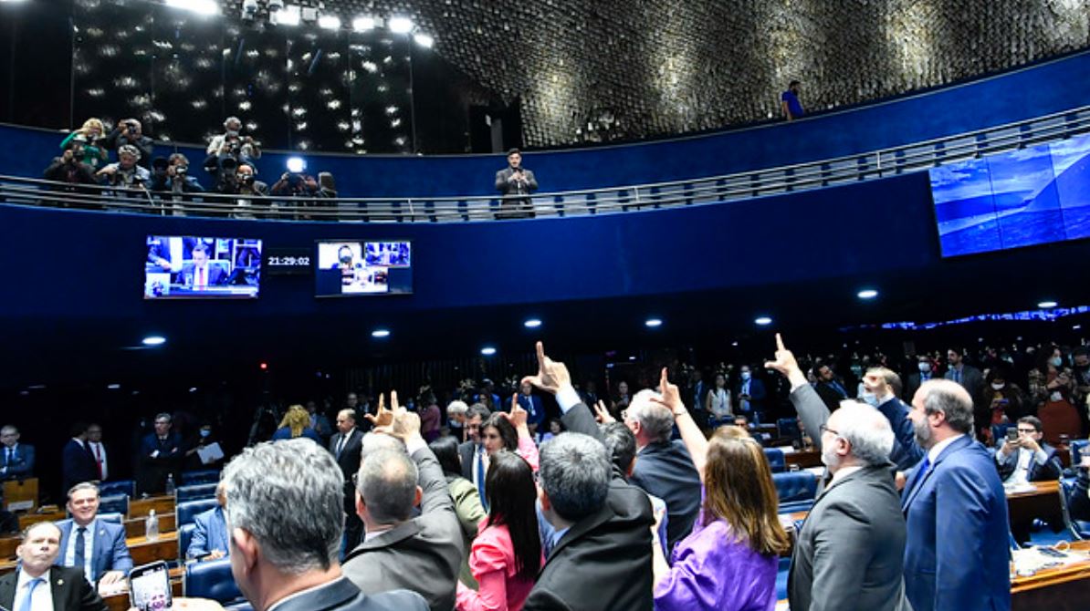 Vitória do povo Lula mostra força e aprova no Senado a PEC do Bolsa