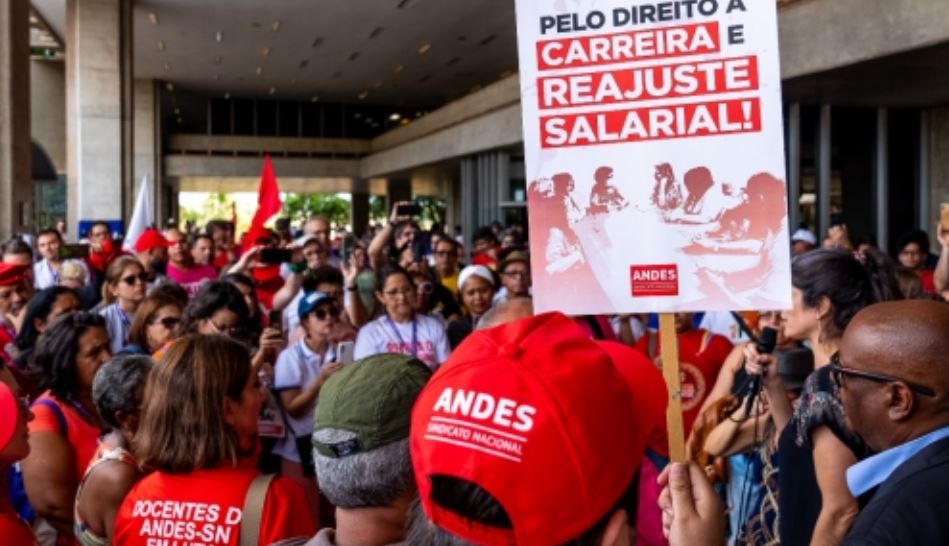 Servidores Ampliam Greve Que J Atinge Institutos Federais Vermelho