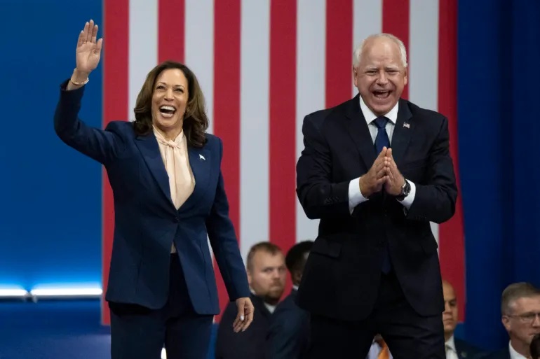 Kamala Harris Faz Primeiros Cios Vice Em Estados P Ndulo Vermelho