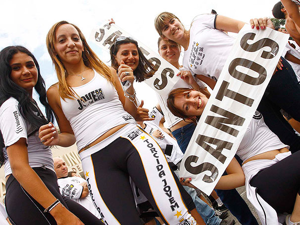 Mulheres são metade da torcida e impulsionam jogos femininos de