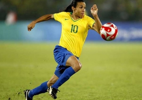 Por que o futebol feminino não é tratado como o masculino