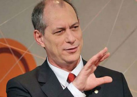 Algu m acreditou no choro do chefe da quadrilha diz Ciro sobre