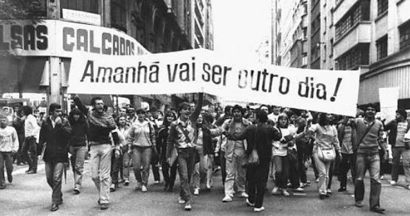 A luta pela democracia efetiva no Brasil - Vermelho