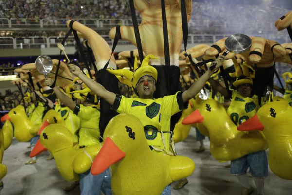 Carnaval politizado : r/brasil