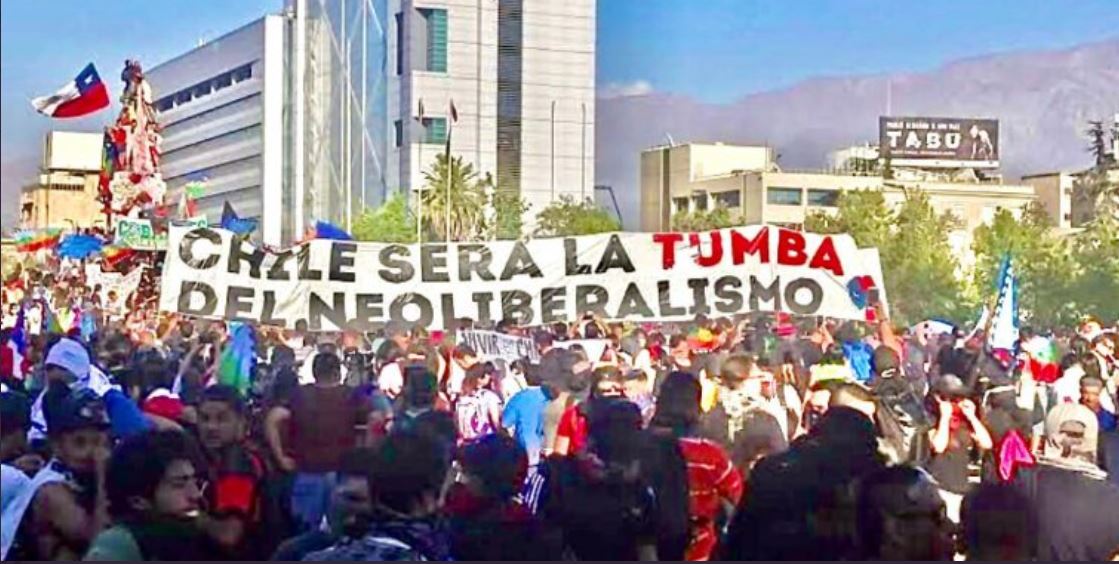 O CHILE ACORDOU. O povo luta nas ruas contra o…