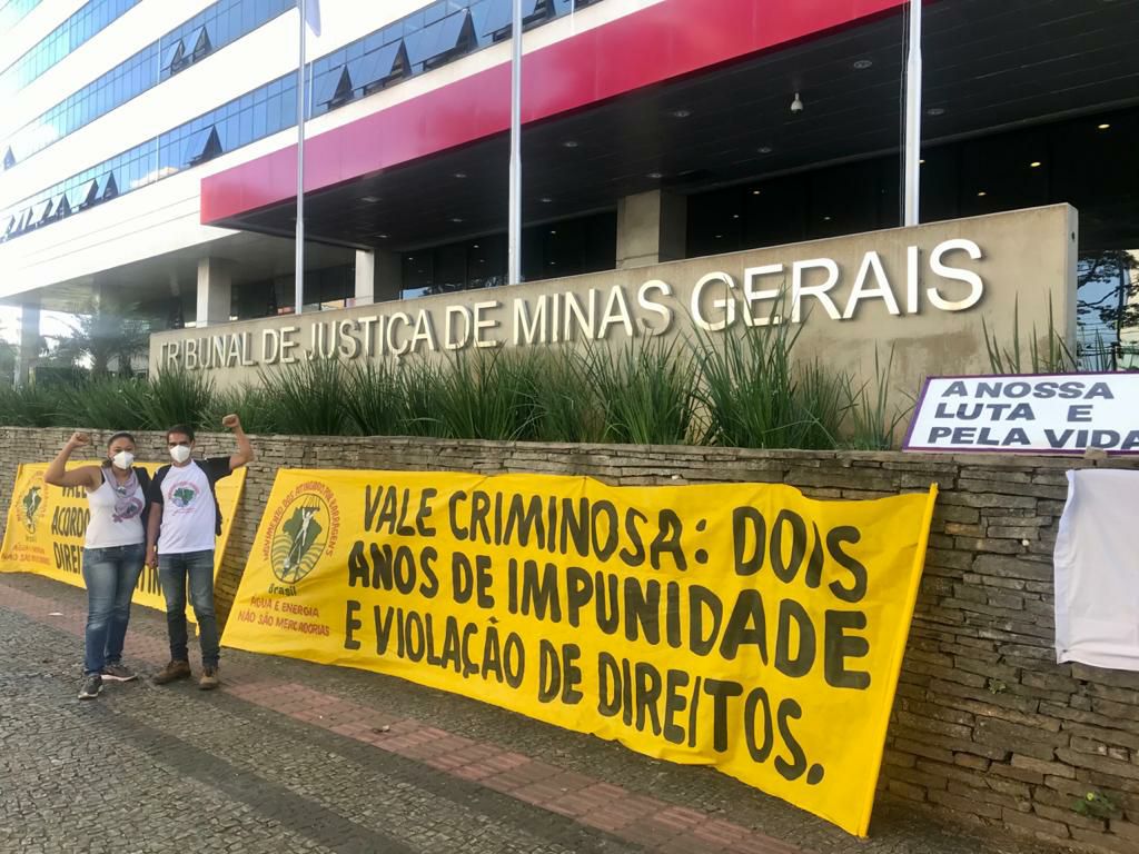 Moradores de Brumadinho fecham entrada da Mina da Jangada em protesto  contra decisão da Vale, Minas Gerais