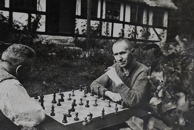Bertolt Brecht x Walter Benjamin: uma partida de xadrez na