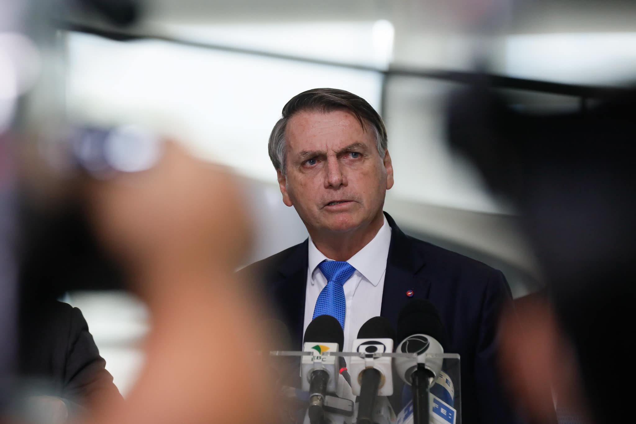 Jornal inglês afirma que Bolsonaro é ameaça para o Brasil e o