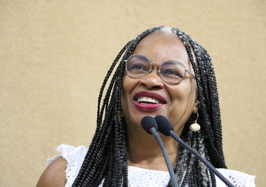 Olívia Santana Quanto vale uma vida preta? Vermelho