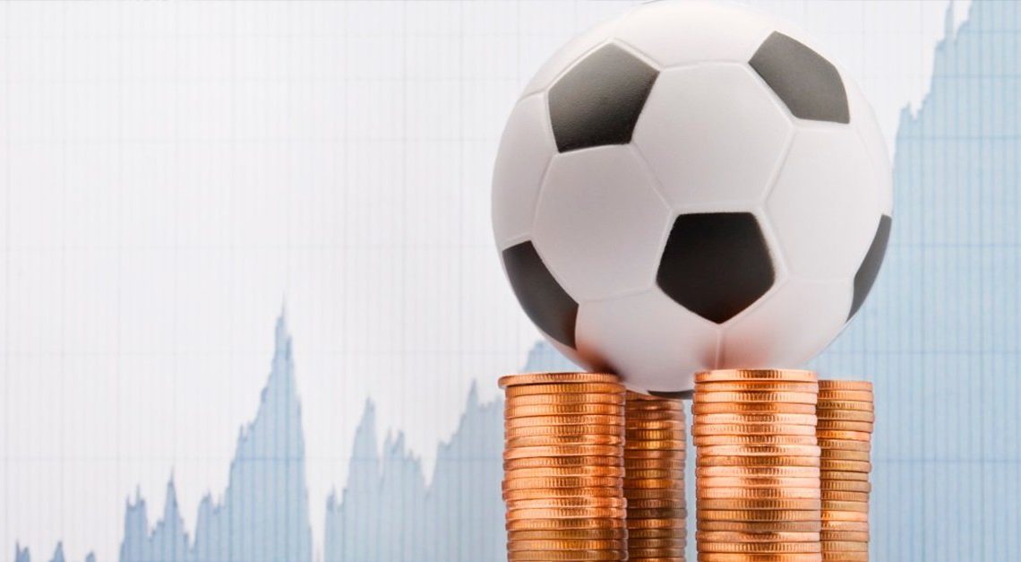No Brasil, 55% dos jogadores de futebol ganham 1 salário mínimo