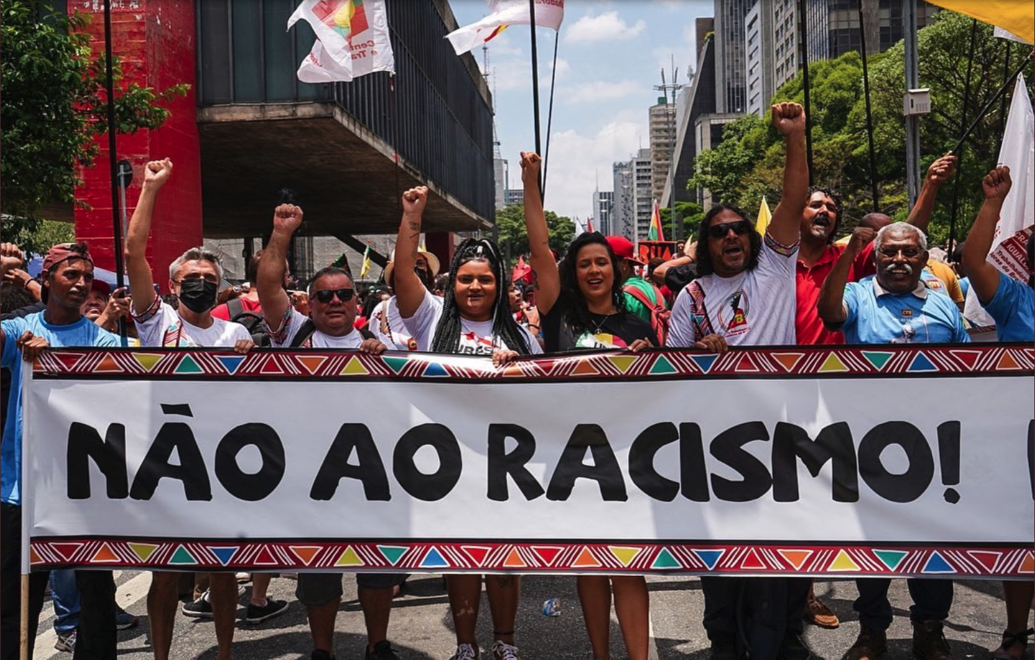 Copa reaviva memória da luta antirracista - Vermelho