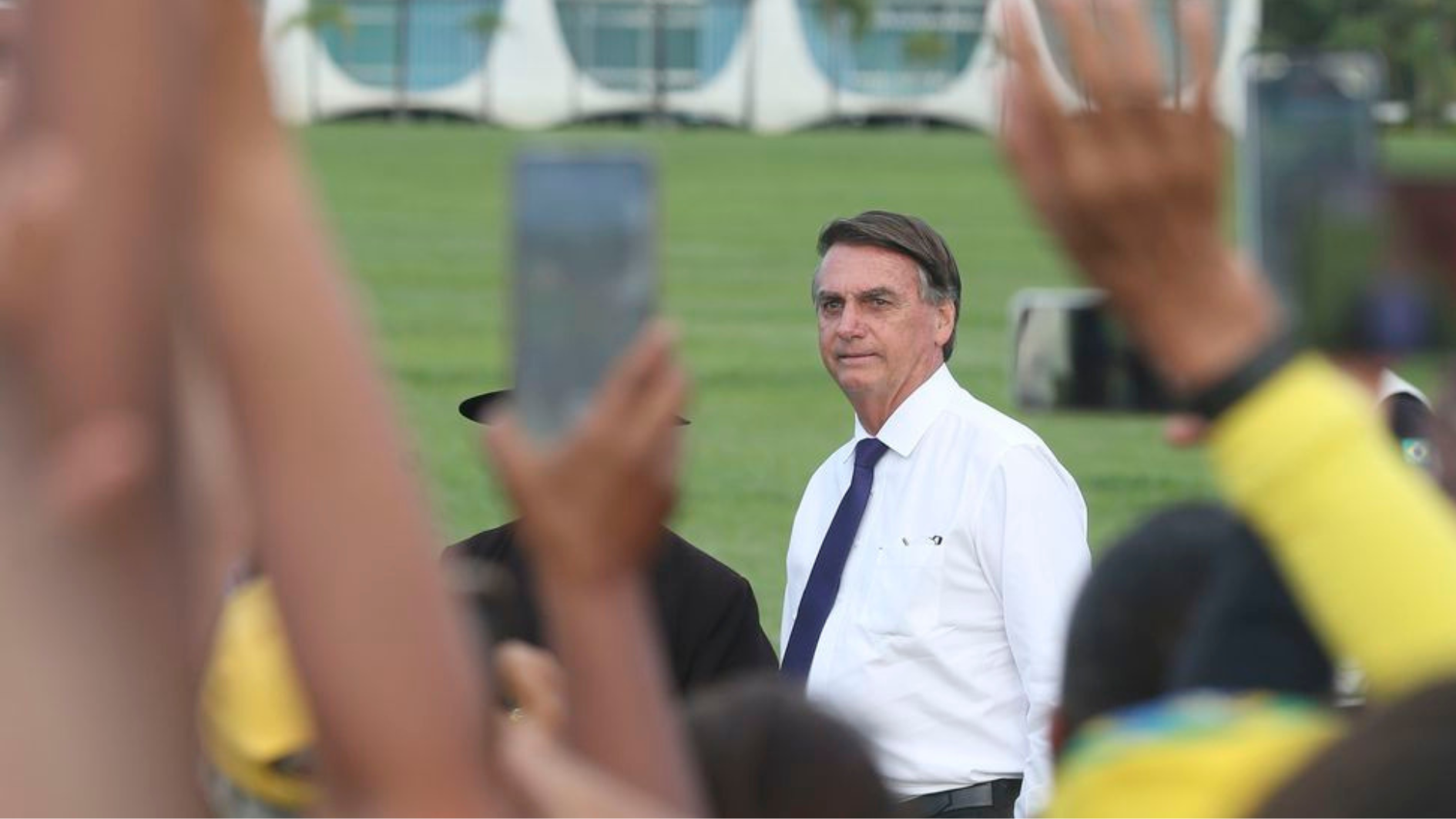 A escalada golpista, o silêncio eloquente e a omissão de Bolsonaro