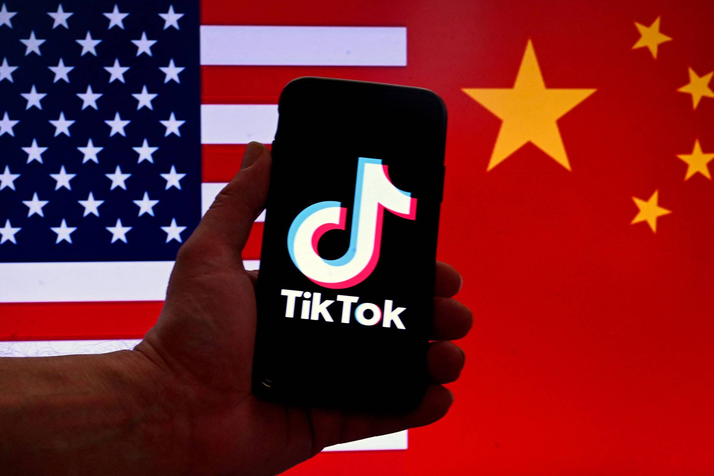 TikTok em xeque: desconfiança e tensões políticas ameaçam futuro da rede  social nos EUA • B9