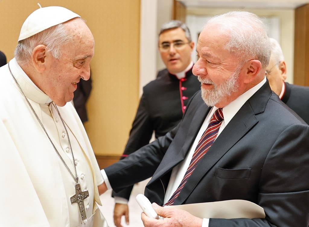 Em reunião de 45 minutos, Lula e papa Francisco conversam sobre a