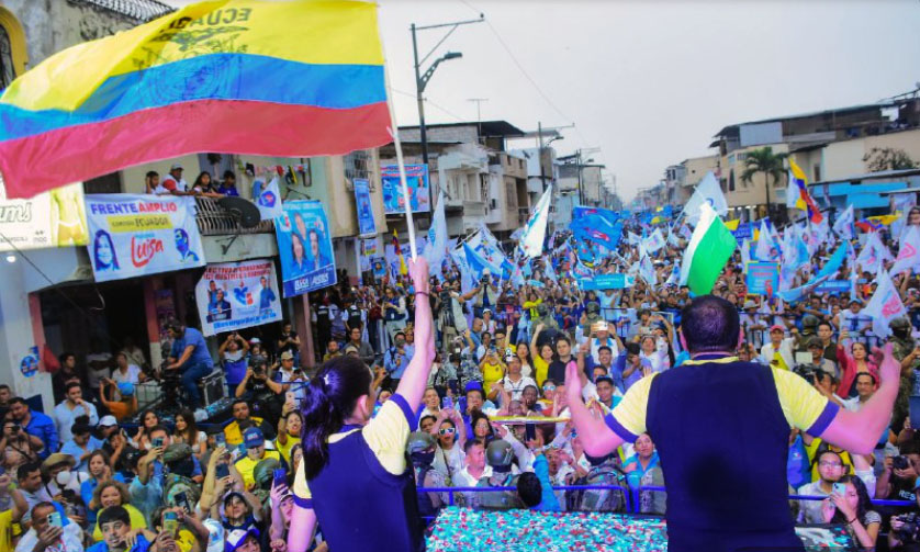 Caloroso encerramento de campanha em Guayaquil: pela vitoria da Pátria (Los panas de Luisa&Andrés)