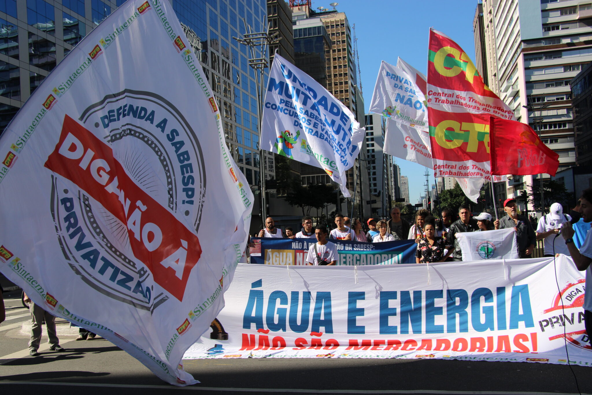 Funcionários da Sabesp na Baixada Santista e Vale do Ribeira aderem à greve  contra privatização, Santos e Região