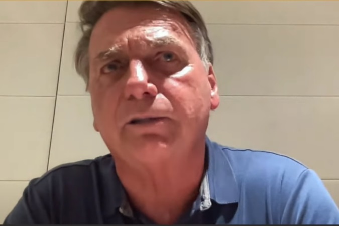 Apavorado, Bolsonaro pede anistia a Lula em live da extrema direita ...