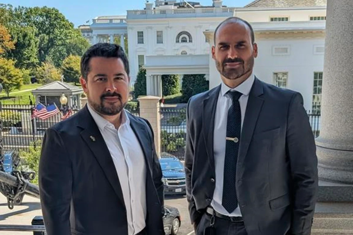 Eduardo Bolsonaro e Paulo Figueiredo: a diplomacia da insanidade - Vermelho