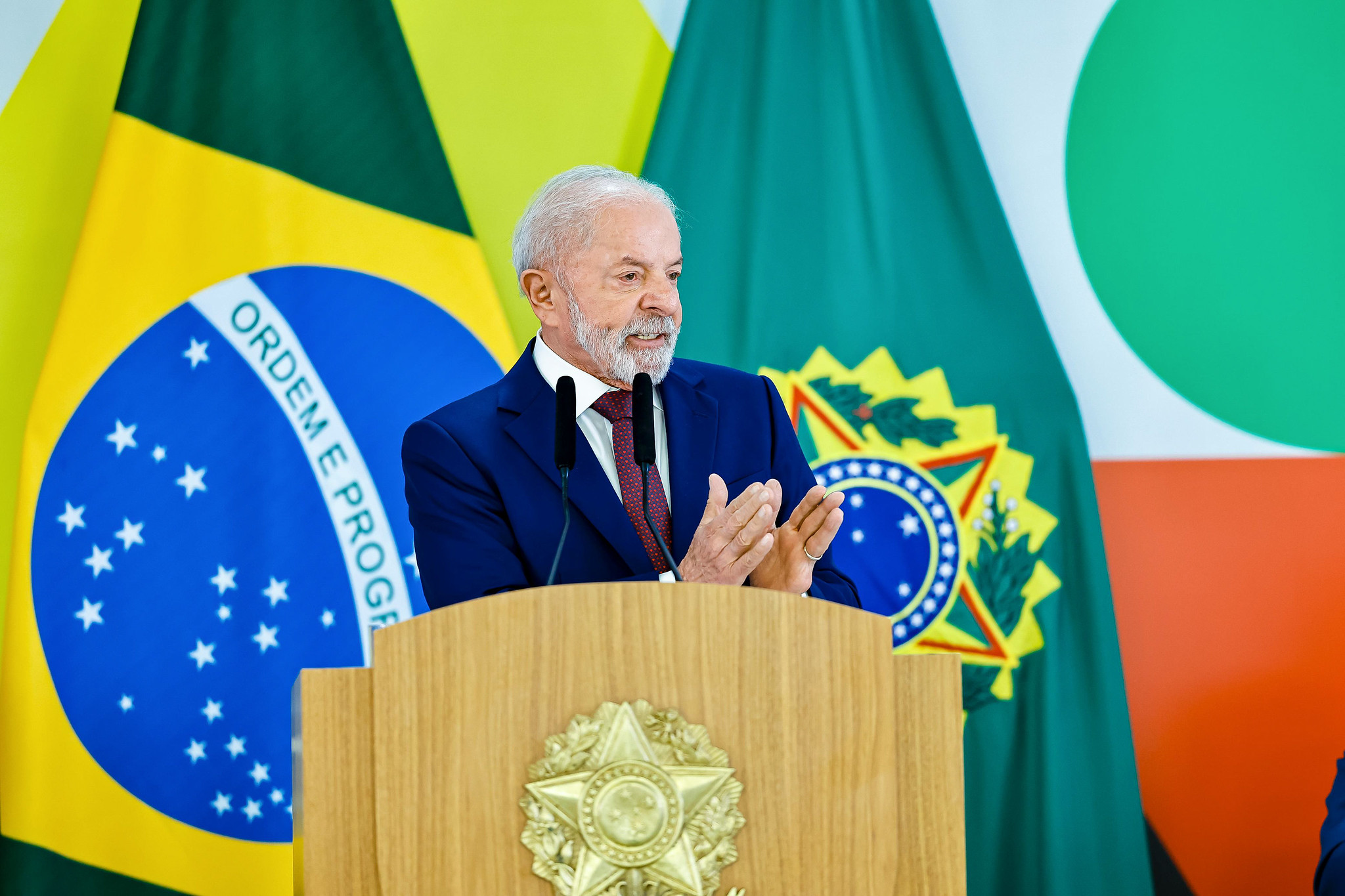 No The New York Times , Lula afirma :  Esse Hemisfério pertence a todos nós  