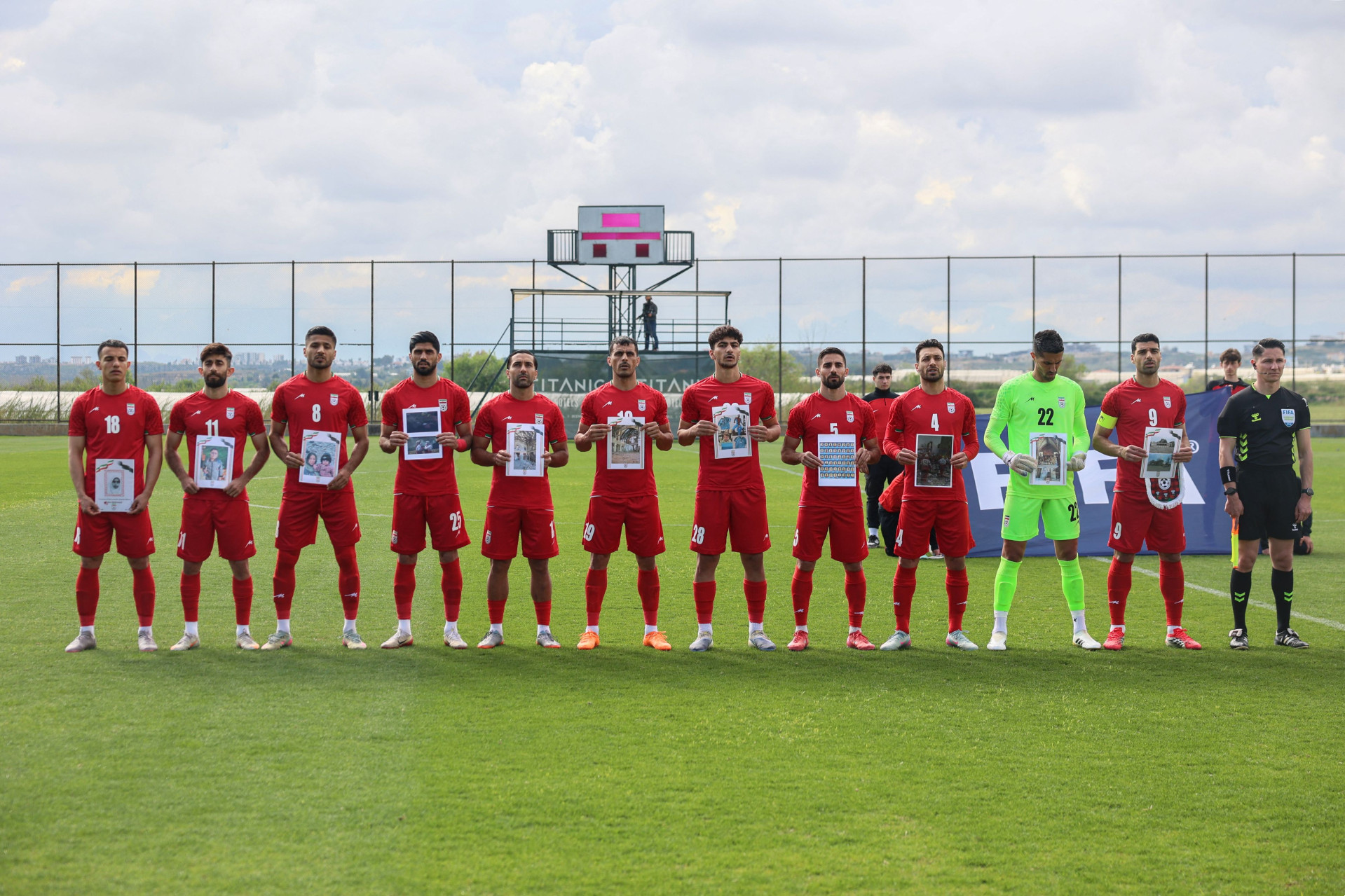 Presidente da Fifa garante Irã na Copa, mas nega tirar jogos dos EUA