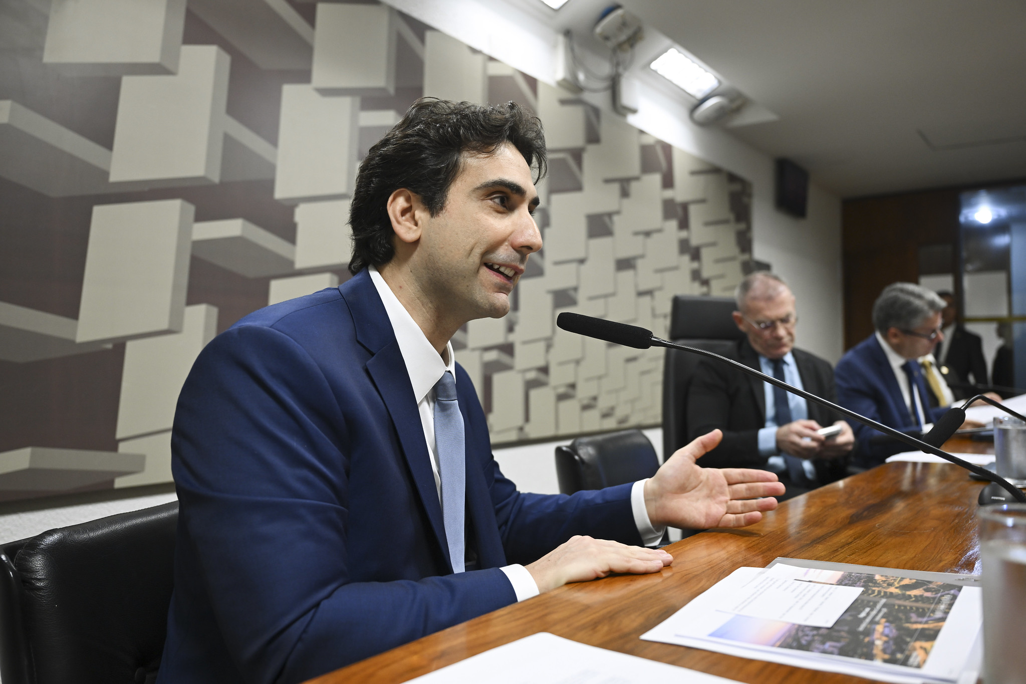 Campos Neto falta à CPI e Galípolo reforça isenção no caso Master