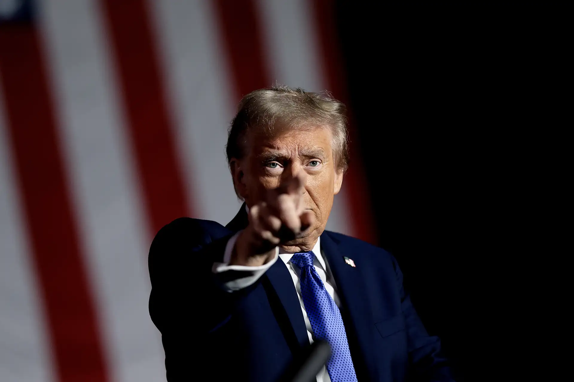 Cover image for Como décadas de desregulação e guerras pariram o neofascismo de Trump