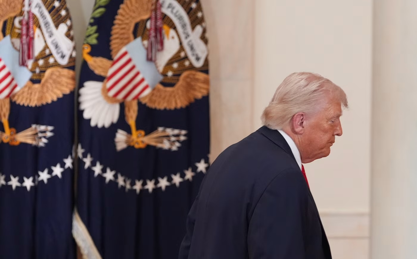 Pressão para afastamento de Trump cresce com oscilações da guerra