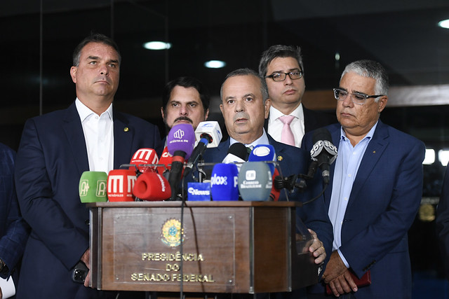 Cover image for Bolsonaristas no Senado tentam enfraquecer fim da escala 6x1