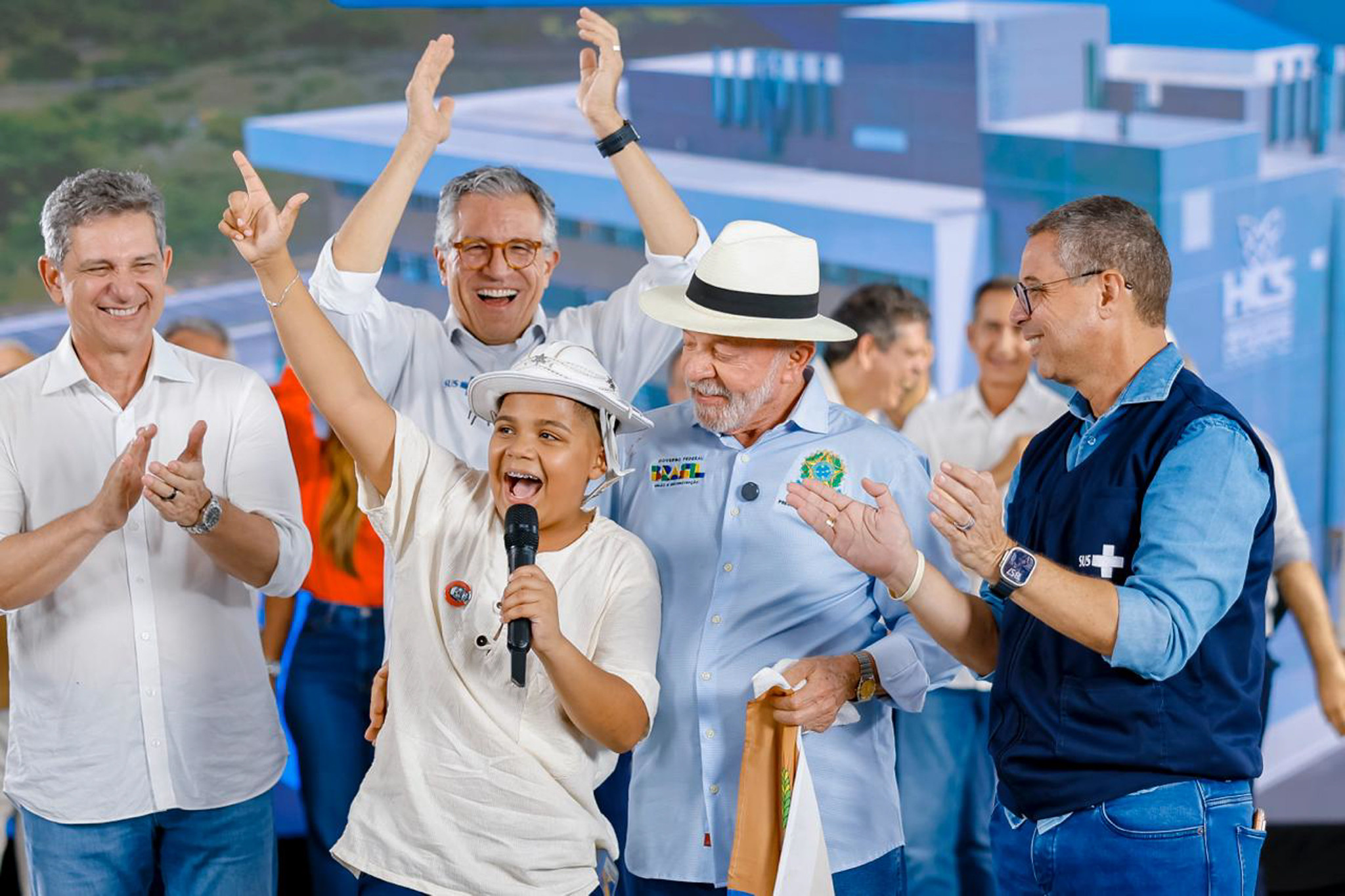 Cover image for Lula anuncia R$ 1,4 bilhão para obras em Sergipe e mais recursos para a saúde
