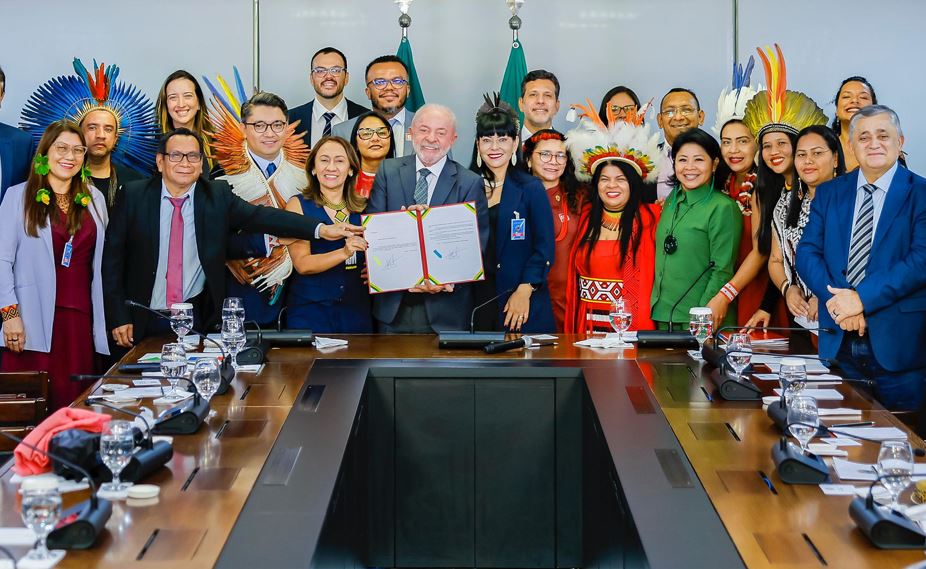 Cover image for Lula sanciona lei que cria a primeira universidade indígena do Brasil