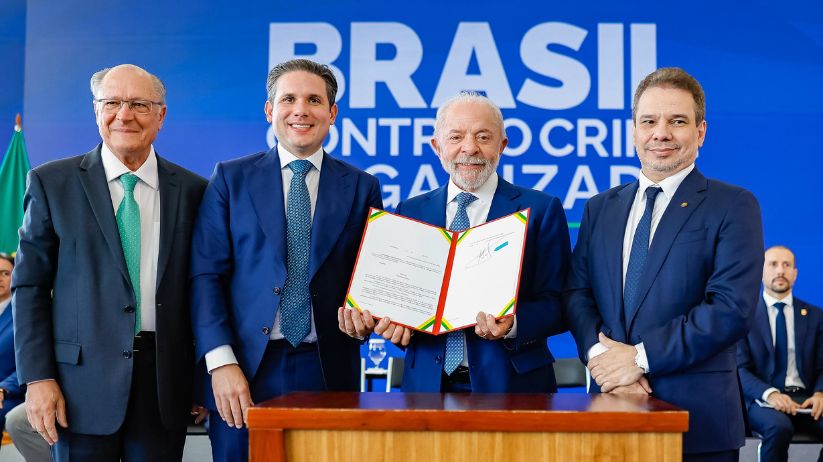 Lula anuncia R$ 11 bi para programa de combate ao crime organizado