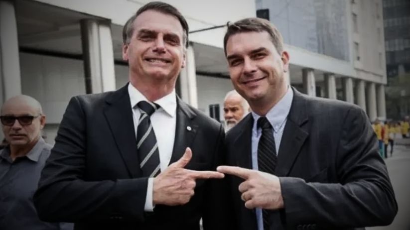 “Dark Horse”, o azarão indomável que pode derrubar Flávio Bolsonaro