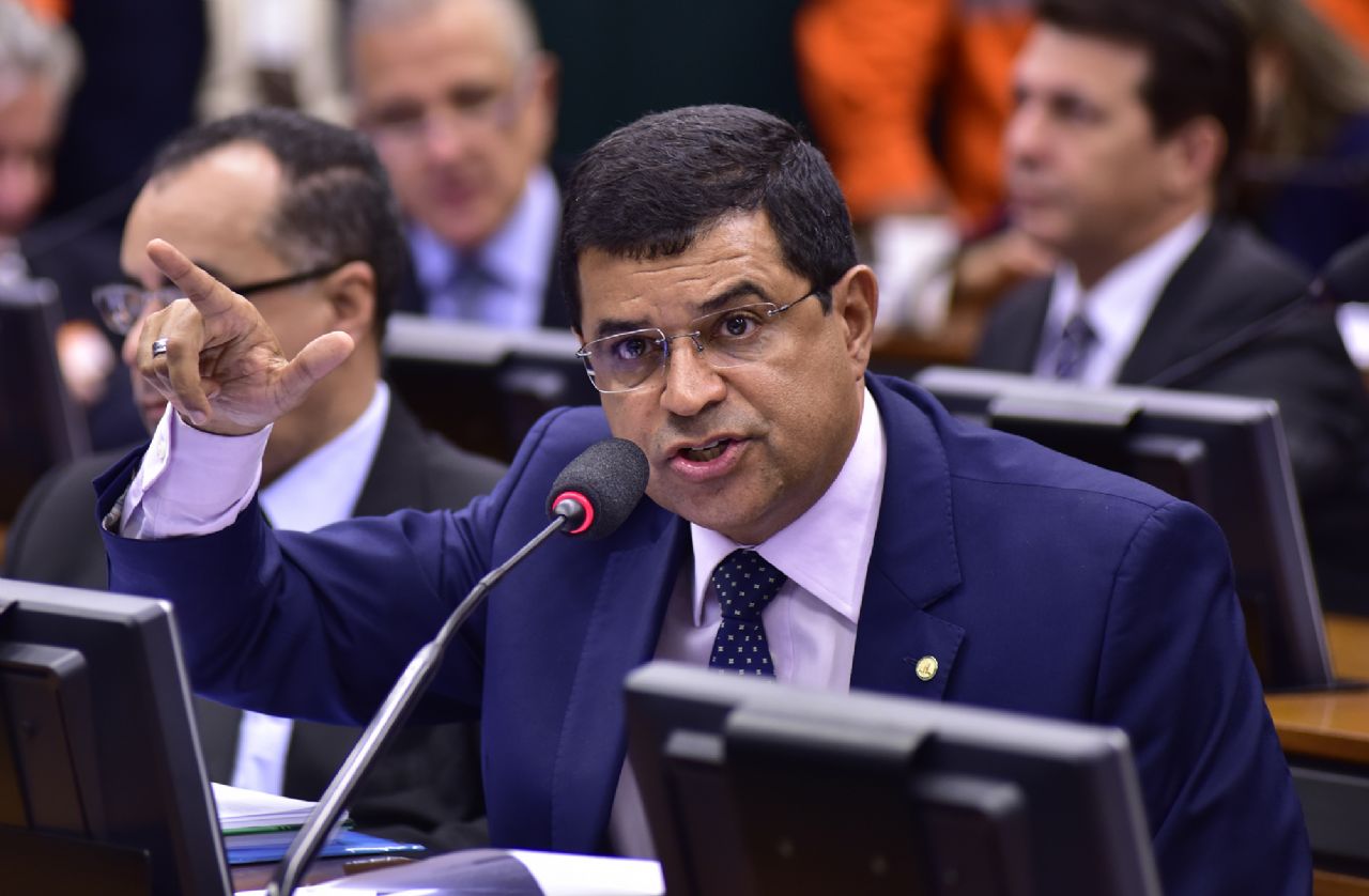 Cover image for Davidson analisa os desafios políticos que moldarão as eleições